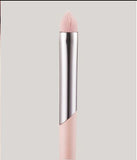 Fenty Beauty PRECISE DEFINITION EYESHADOW BRUSH 220