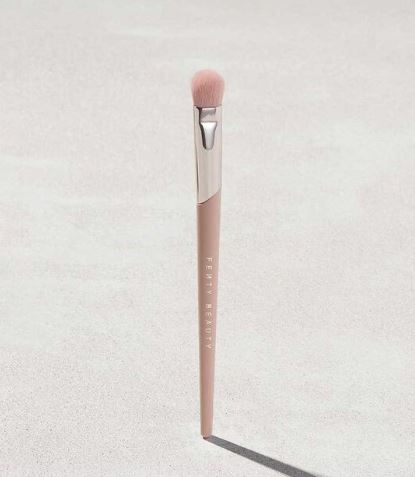 Fenty Beauty PLUSH EYESHADOW BRUSH 240